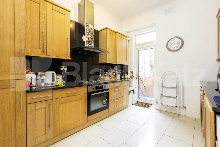 			1 Bedroom, 1 bath, 1 reception Apartment			 Homefield Road, Chiswick
